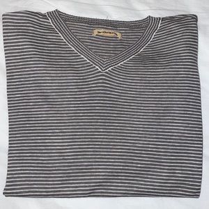 $250 John Varvatos Men’s Sweater - White and gray